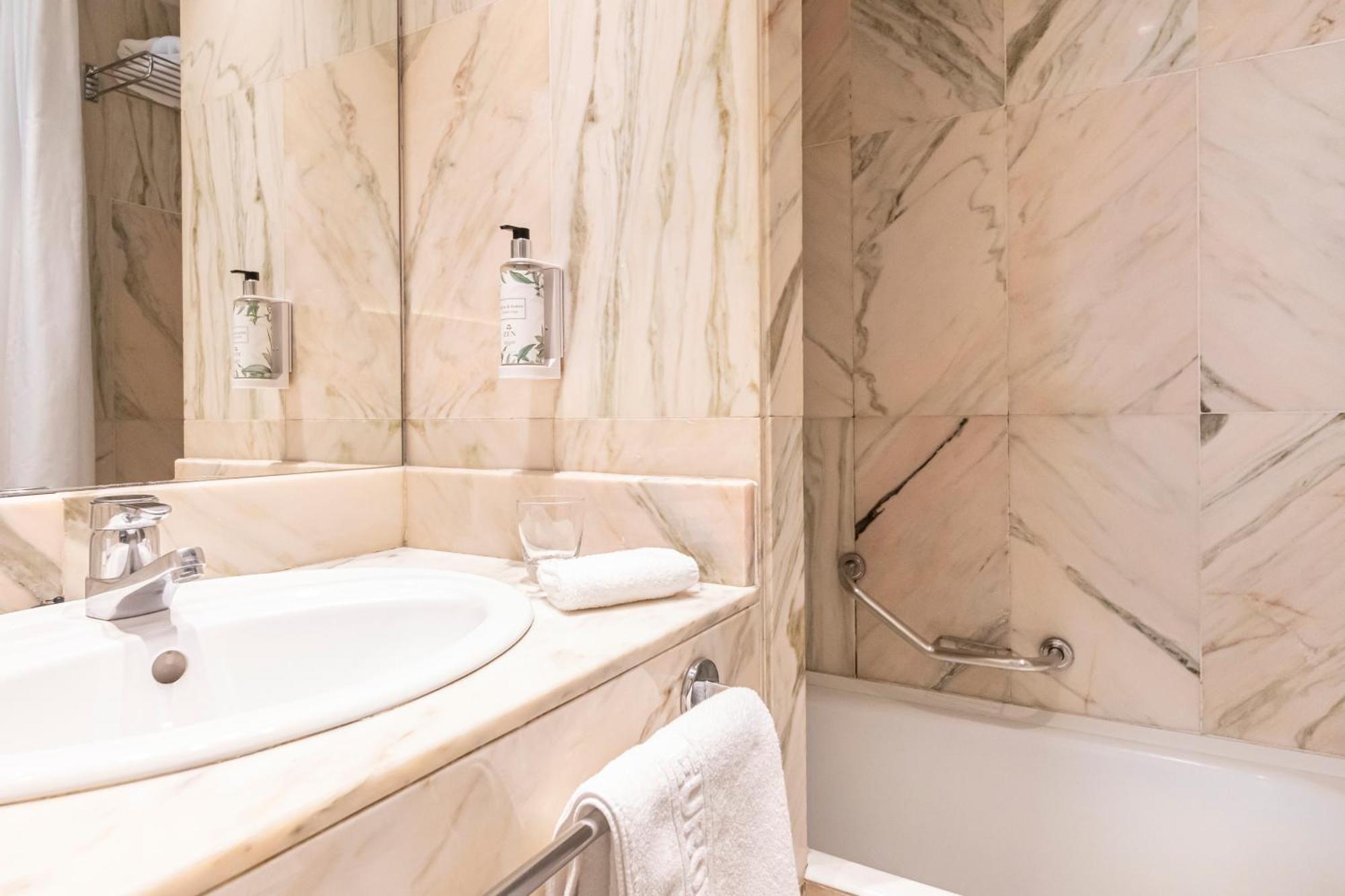 Habitus Hotel Europa Pampeluna Zewnętrze zdjęcie